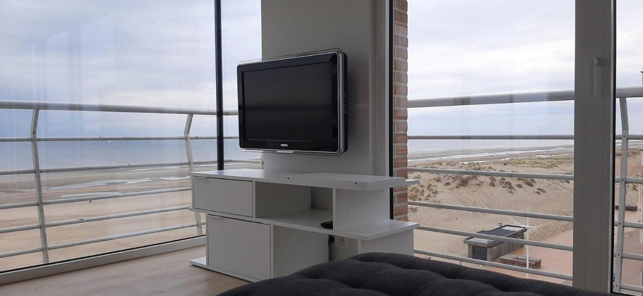 Appartment With Frontal Sea View With 3 Bedrooms Koksijde Kültér fotó