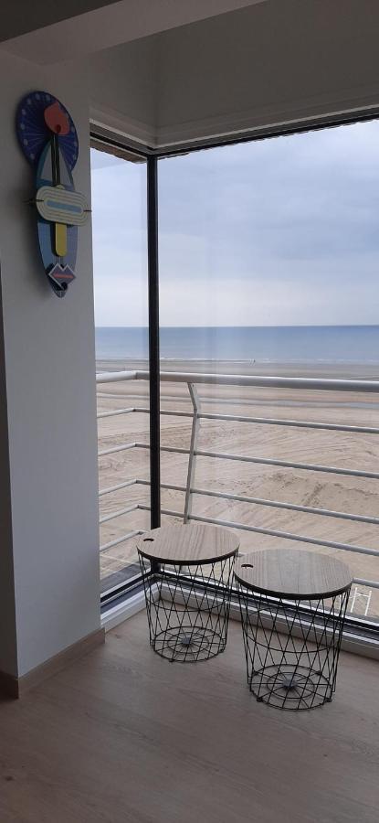 Appartment With Frontal Sea View With 3 Bedrooms Koksijde Kültér fotó
