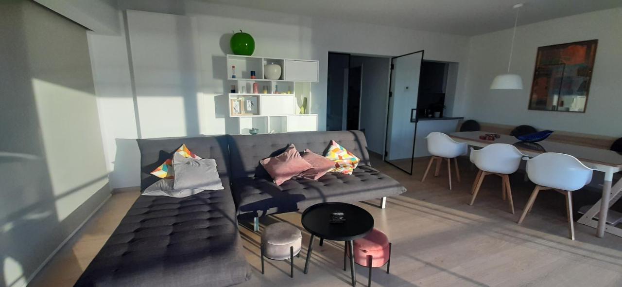 Appartment With Frontal Sea View With 3 Bedrooms Koksijde Kültér fotó